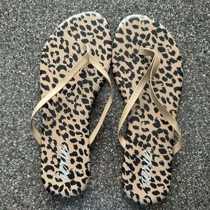 NWOT Aerie Flip Flop. Size 6